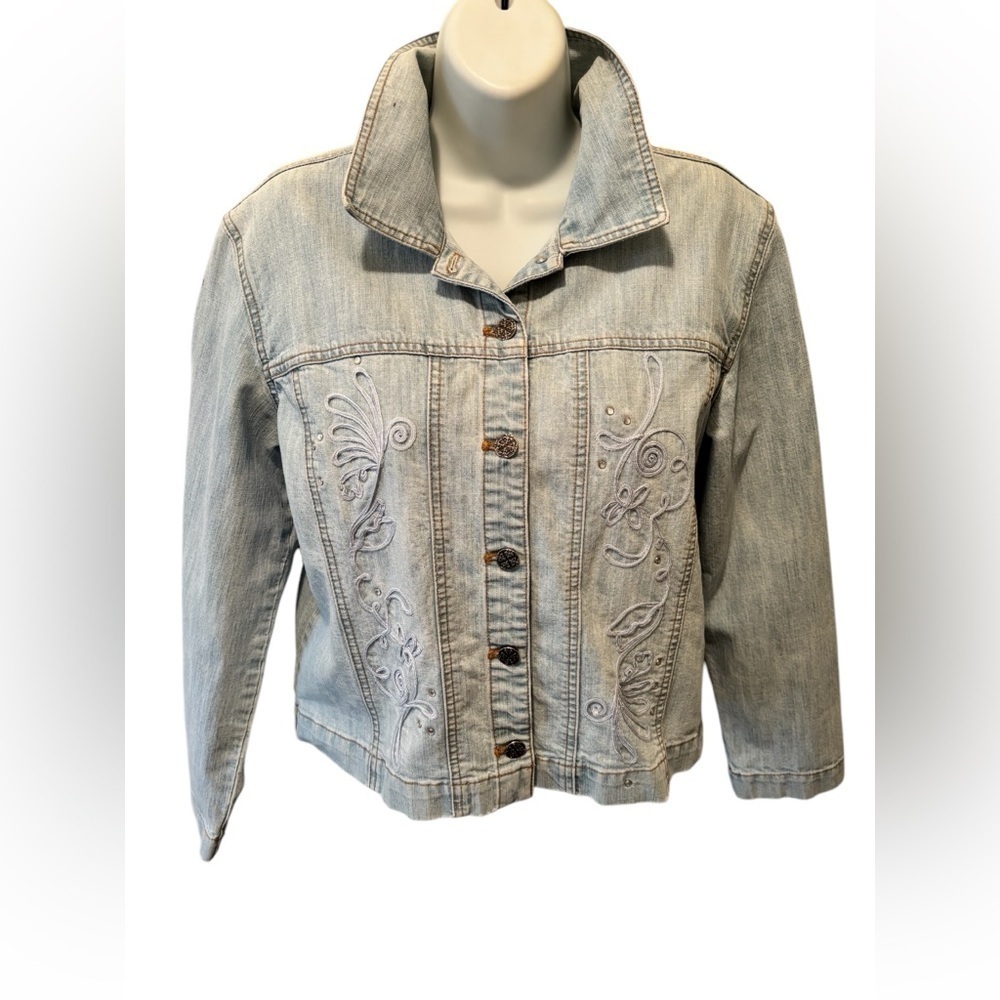 Chico’s Denim Stretch Jean Jacket Sz 1/M Embroidered Rhinestone Bling Button Up